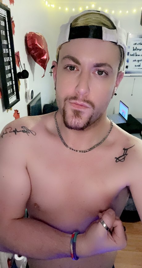 Robbiee onlyfans pic