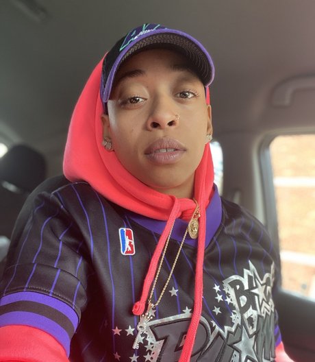 Risky Red is on onlyfans