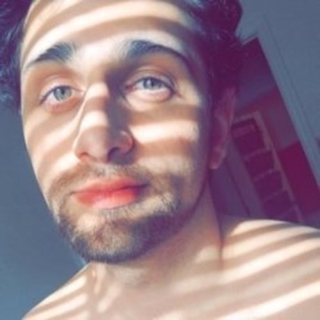 Leo Risings tits onlyfans