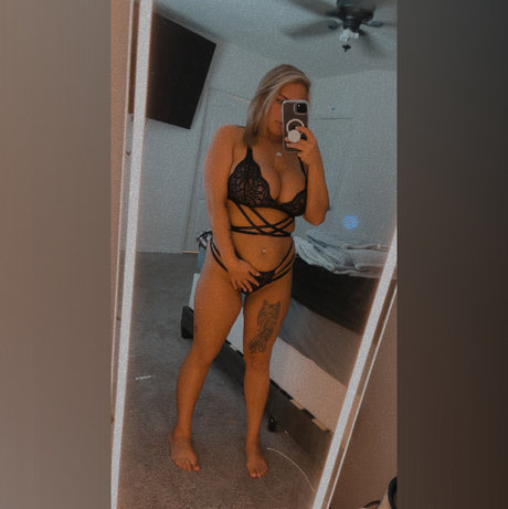 Riley Elizabeth onlyfans model photos