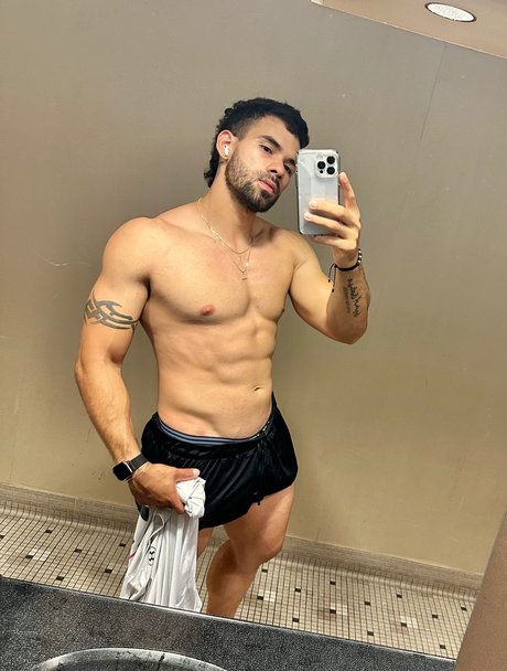 Rvelasquez onlyfans leak ass