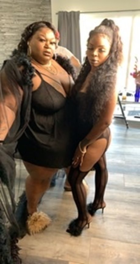 Royals Poly Life leaked onlyfans photos