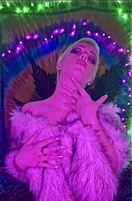 Roxxy Ace onlyfans page