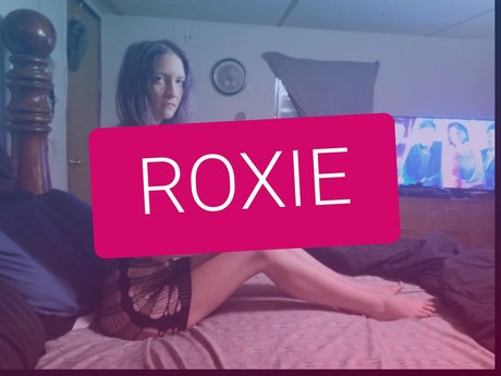 Roxie Moon is on onlyfans