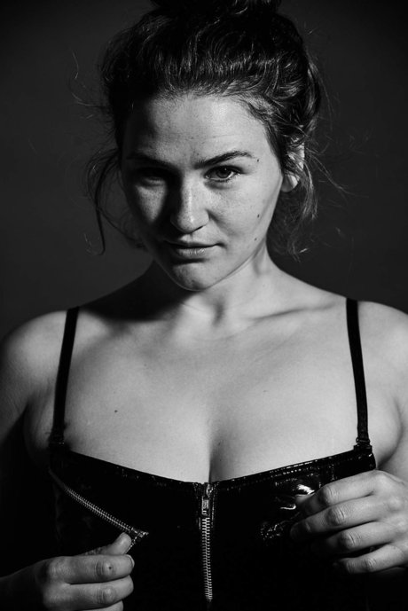 Lionne Rouge onlyfans boobs