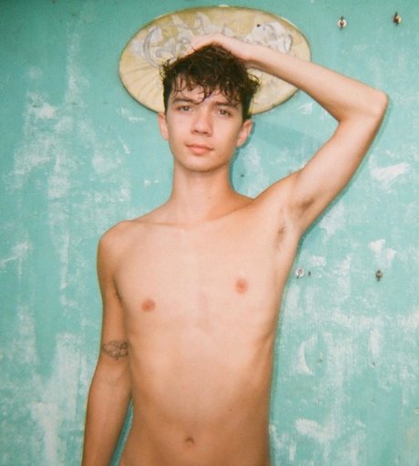 Sam Ledger strip onlyfans