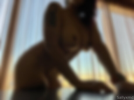 FREE LESBIAN D MME SQ RTER_ onlyfans striptease