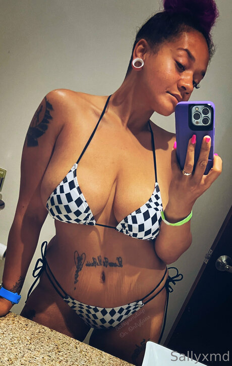 FREE LESBIAN D MME SQ RTER_ onlyfans leaj