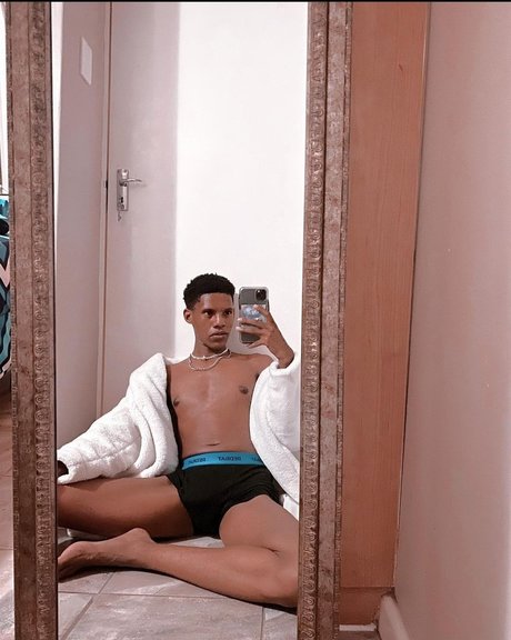 Femboy Benzo feet onlyfans