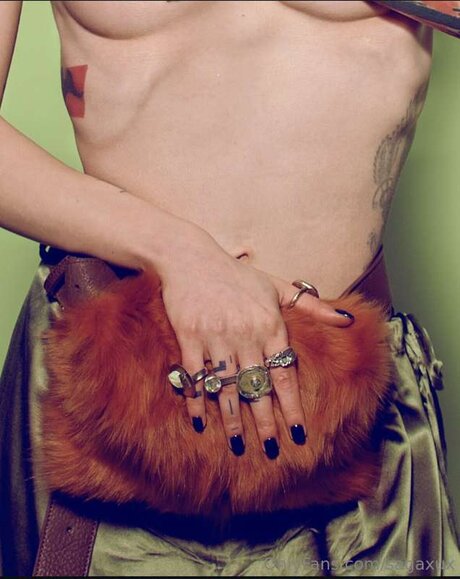 Saga XuX onlyfans nudes