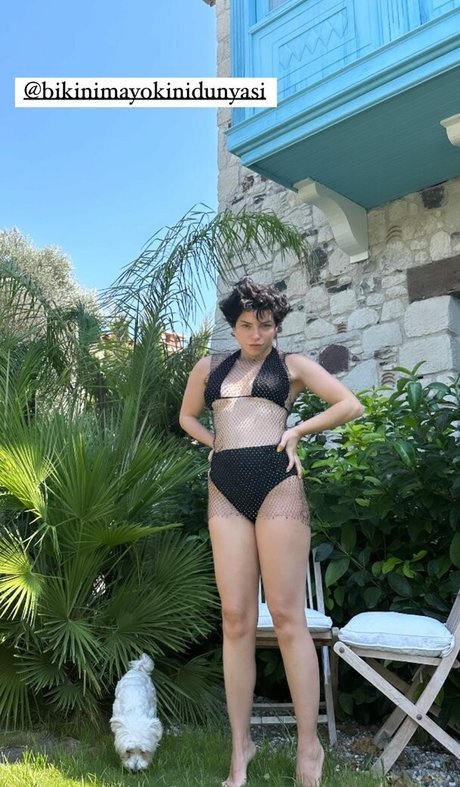 Merve Bolugur naked on onlyfans