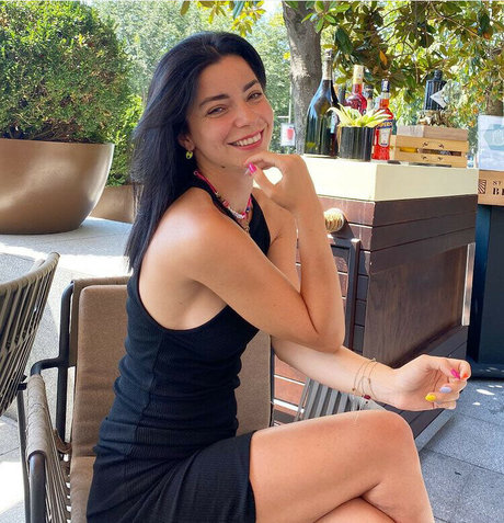 Merve Bolugur onlyfans strip