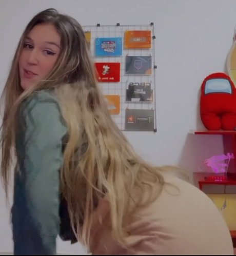 Carolzinha SG onlyfans model