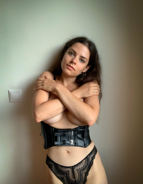 Lenabartos feet onlyfans