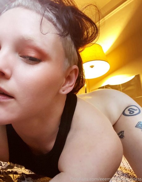 eeemmmthegoddess onlyfans porn leaks
