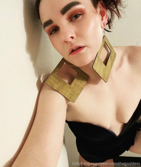 eeemmmthegoddess nudes onlyfans leak