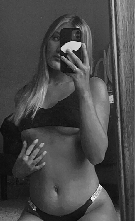 Kayley Duncan onlyfans striptease