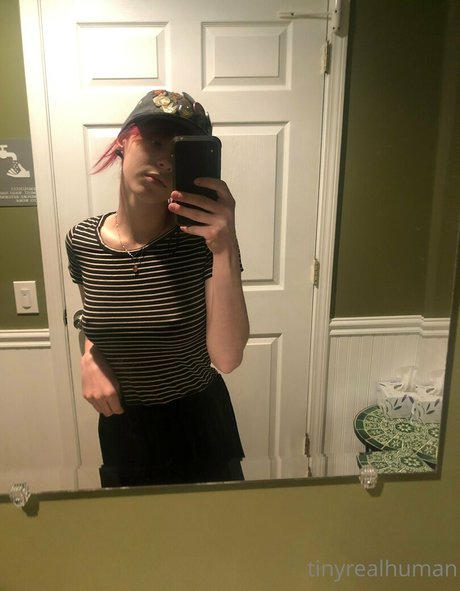 tinyrealmoth nude onlyfans leak