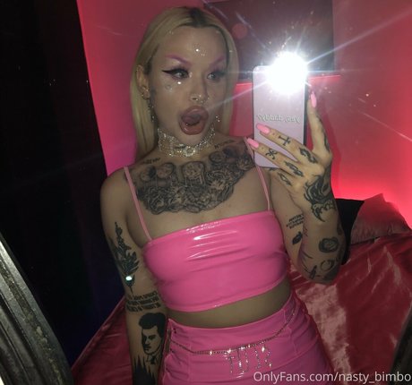 Nasty bimbo Profile pic