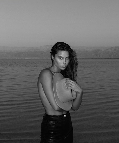 Yeela Frumkin onlyfans ass