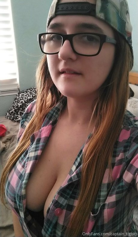 Captain TigBits onlyfans pictures