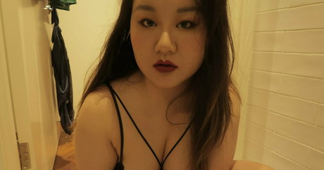 redtoesasian onlyfans star