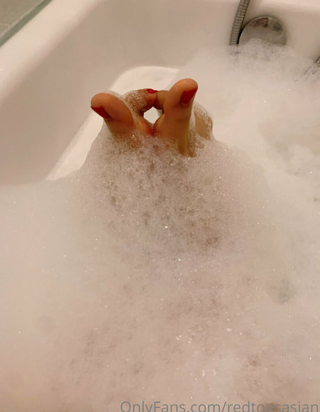 redtoesasian Profile pic