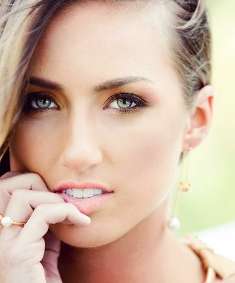 Taylor Altom onlyfans strip