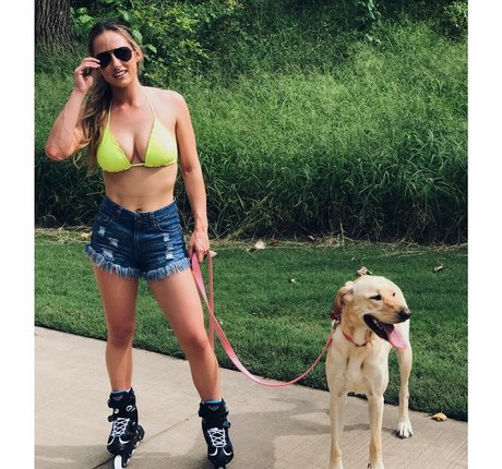 Taylor Altom onlyfans strip tease