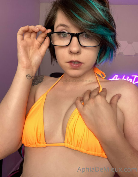 aphiademieuxpublic feet onlyfans