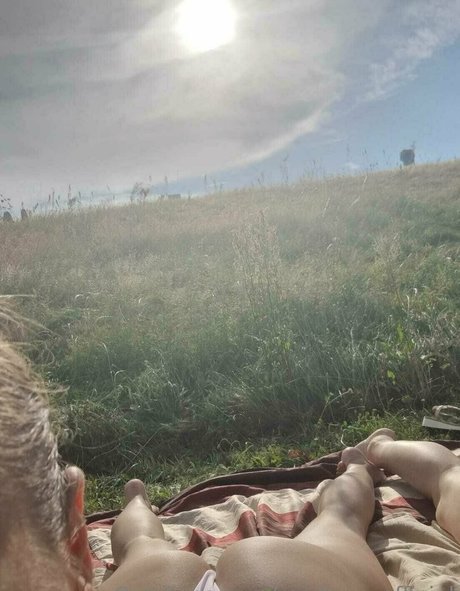 leni official onlyfans nude leak