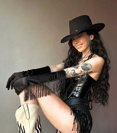 by owl onlyfans model photo