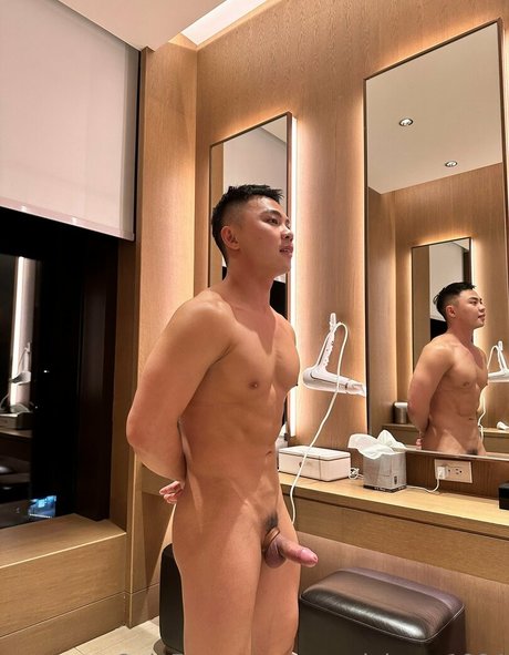 superjohnny1994 naked onlyfans leak