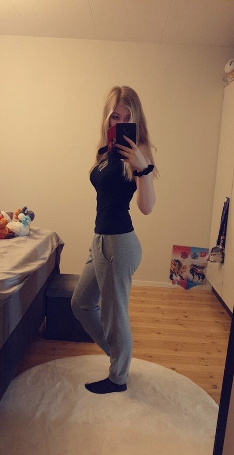 Purrluna Profile pic