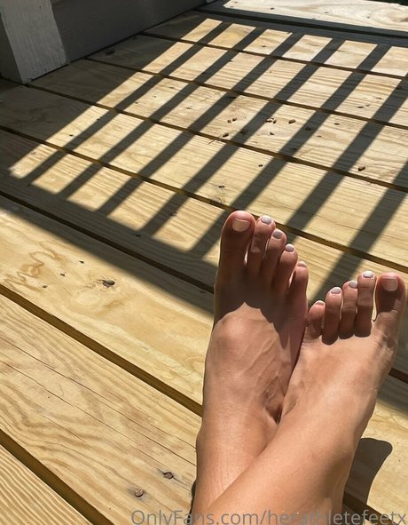 herathletefeetxo onlyfans model images
