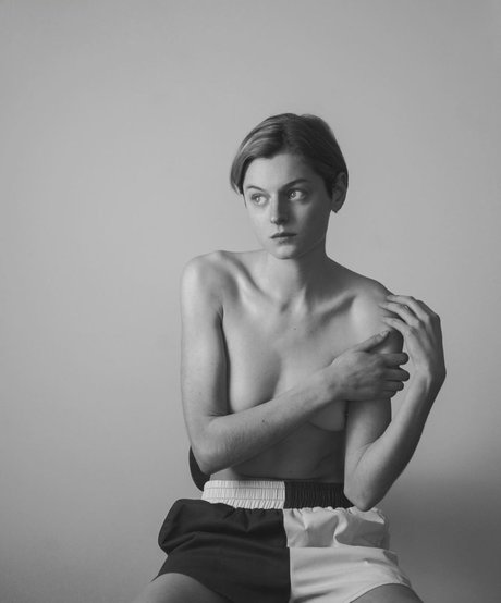 Emma Corrin onlyfans porn leak