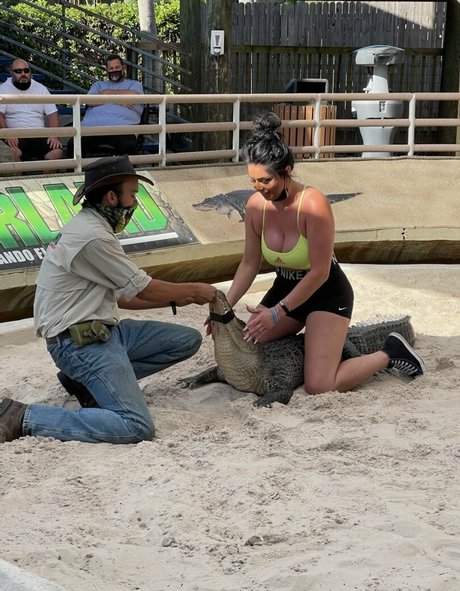 laughinglatina onlyfans free content