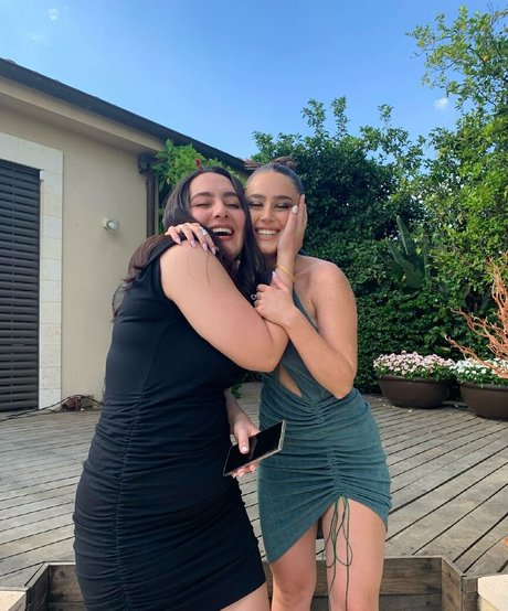 Effy Palarya onlyfans strip tease