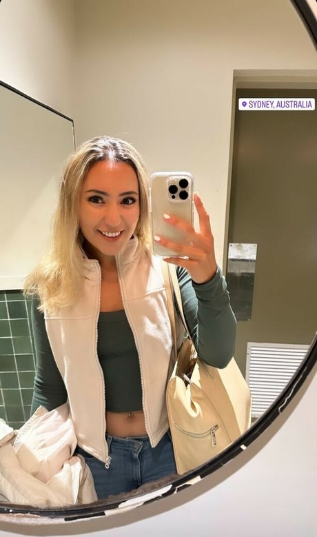 Selina Amini onlyfans star