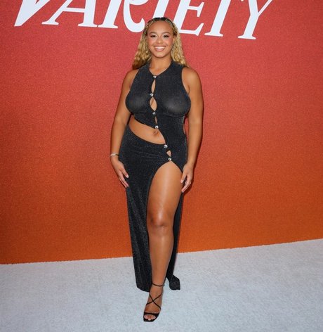 Nia Sioux onlyfans content type