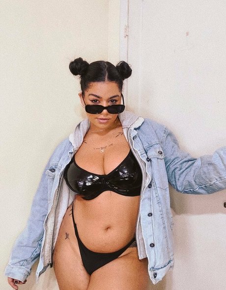 Kennya Raposo only fans nude