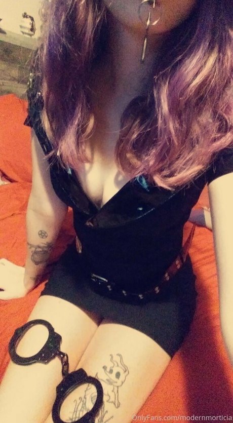 modernmorticia onlyfans sextape