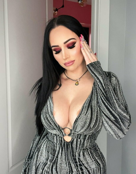 insanelyvain onlyfans nude