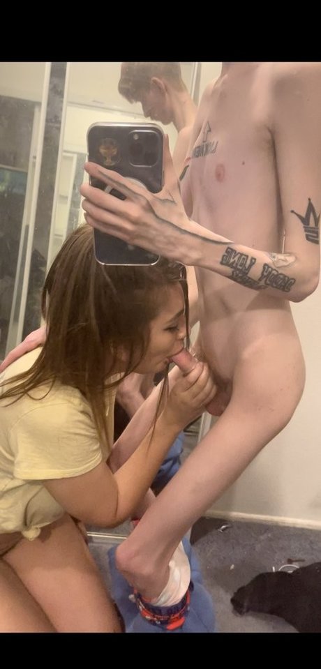 Long Neck sexy onlyfans