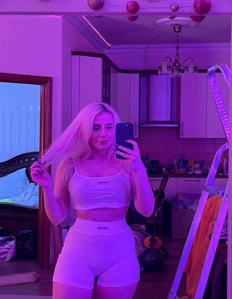 Sveta Sollar onlyfans naked