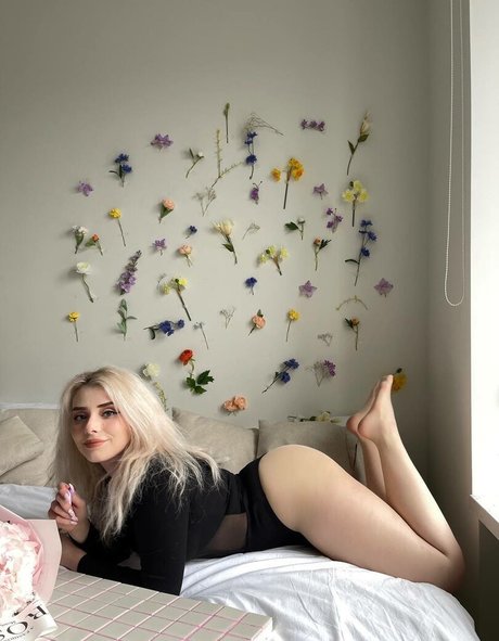 Sveta Sollar onlyfans model