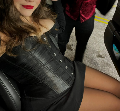 Sasha Diare strip onlyfans