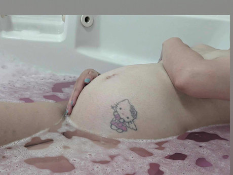 Lou Modeling onlyfans leaked pictures