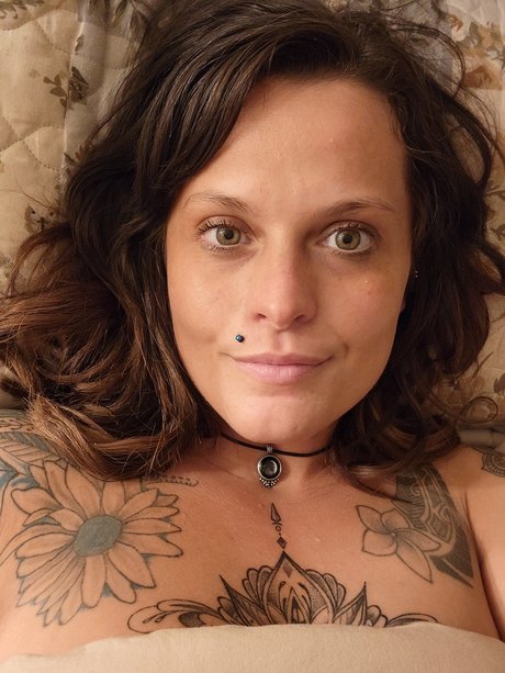 Sarah Skipworth onlyfans topless