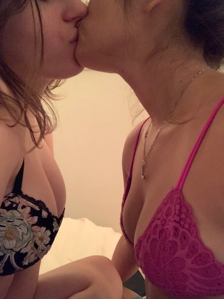 Yessica and Sara onlyfans leaked pictures